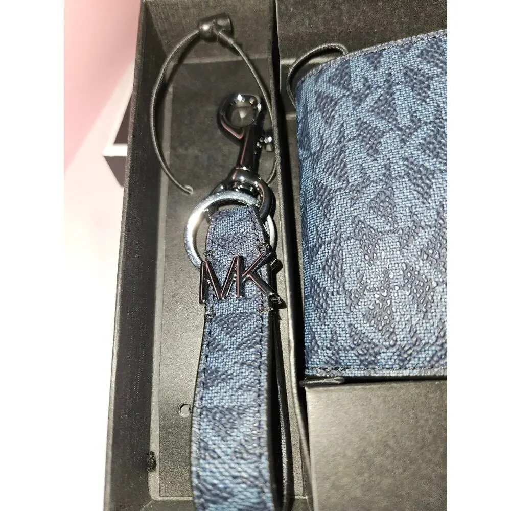 Michael Kors Logo Wallet and Key Chain Gift Set